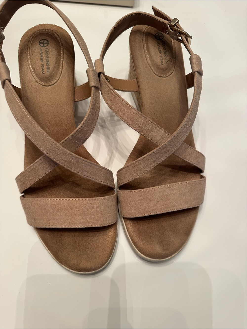 Giani Bernini Women’s Tan Suede Crisscross Sandal.